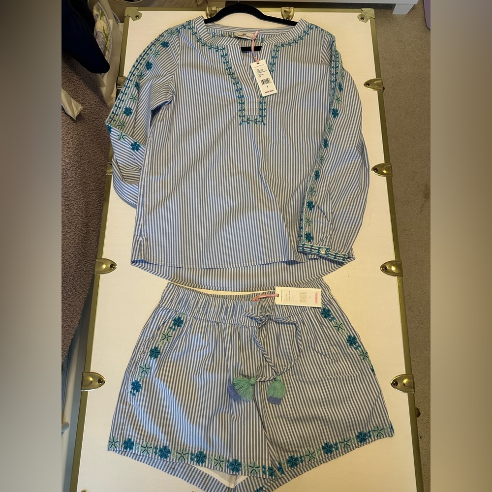 NWT Vineyard Vines Embroidered short/top set. Size small.